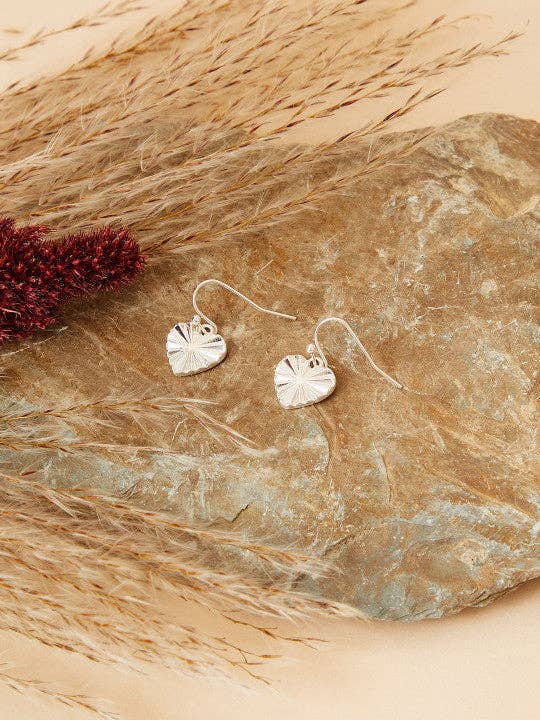 Druppel oorbellen | Hangende, geplateerde hartsilhouet | Zilver